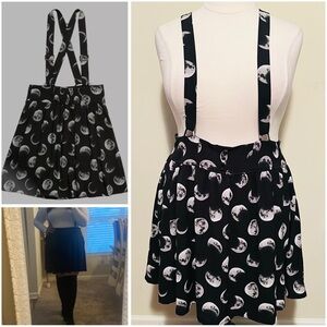 SOLD! NWT Hot Topic
Moon Phase Suspender Skirt
Size 2 (2x)